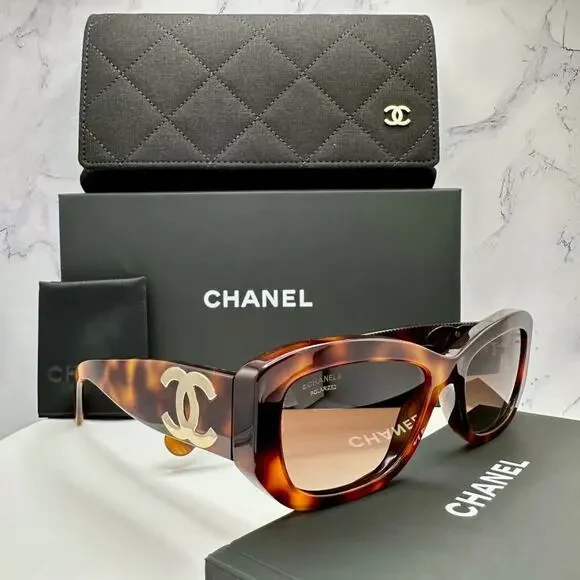 Authentic CHANEL CC Logo Rectangular Sunnies Brown FREE POSHMARK AUTHENTICATION! CHANEL Vintage 91235 brown tortoise resin gold CC logo cat  main image 4